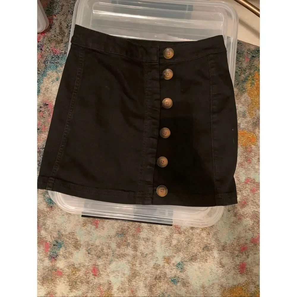 Free People button little size